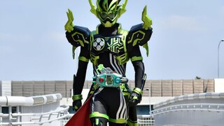Perhatikan Kamen Rider yang mengenakan rok, simbol kekuatan