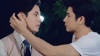 Tôi không khóc và cố kìm nén cảm xúc của mình. Khi các diễn viên chính kịch nghiêm túc bước vào ngàn