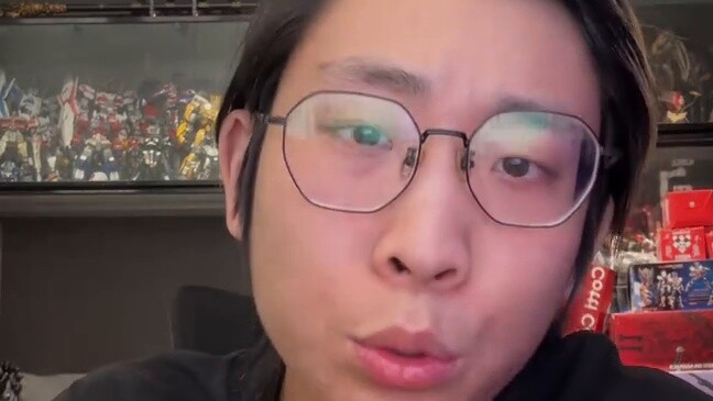 เขาแค่อยากจะชดเชยความเสียใจในวัยเด็กของเขา