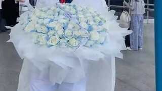 Cảm giác thế nào khi cosplay Kidd cầm 99 bông hồng và đi tàu cao tốc?