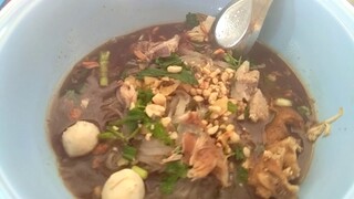 ก๋วยเตี๋ยวเส้นเล็กหมูน้ำตกรสเด็ด อร่อยชามยักษ์35บาท