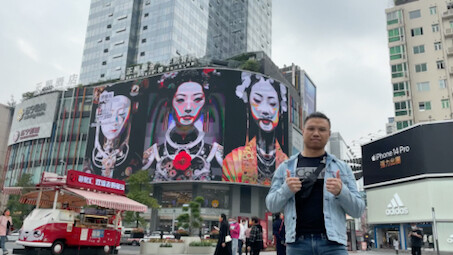 Karya dipamerkan di Chunxi Road, Chengdu