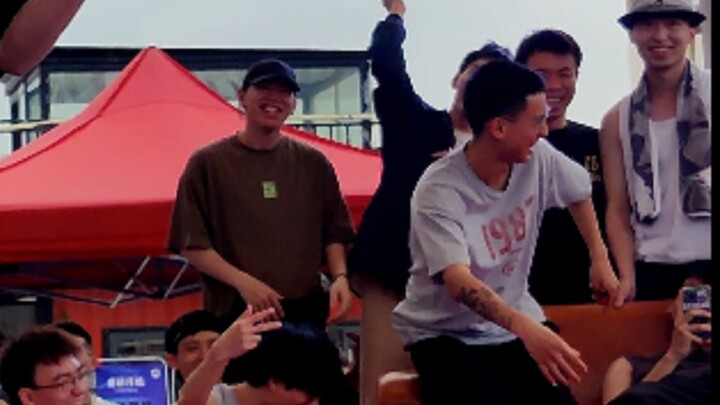 การสอบของล็อคเกอร์ในกลุ่มป๊อปเปอร์ทำเอาพวกป๊อปเปอร์หัวเราะกันหมด