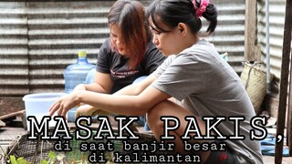 PAKIS bahasa dayak (Miding) •makanan khas kalimantan , langsung dimasak bersama GADIS DAYAK