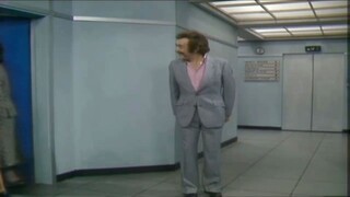 Mind Your Language S1 E10