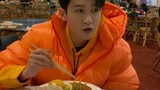 [Tan Jianci] Tan Duoduo's confused buffet moment! So cute! He eats quite a lot, hahaha!