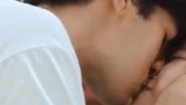 Jayfer kissing scene