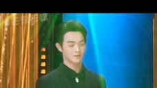 Xu Kai is too well behaved in front of Sister Mi. It's a bit funny that he doesn't dare to look dire