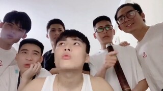Khi bạn hay thì không ai biết