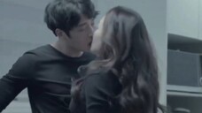 [Kissing scene] College first love passionate kiss