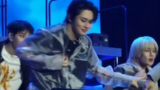 【ลีมินโฮ】ใครช่วยอธิบายหน่อยว่าย่อหน้าแรกหล่อแค่ไหน? 240712 I-DAYS MILANO S-Class Lee Know focus