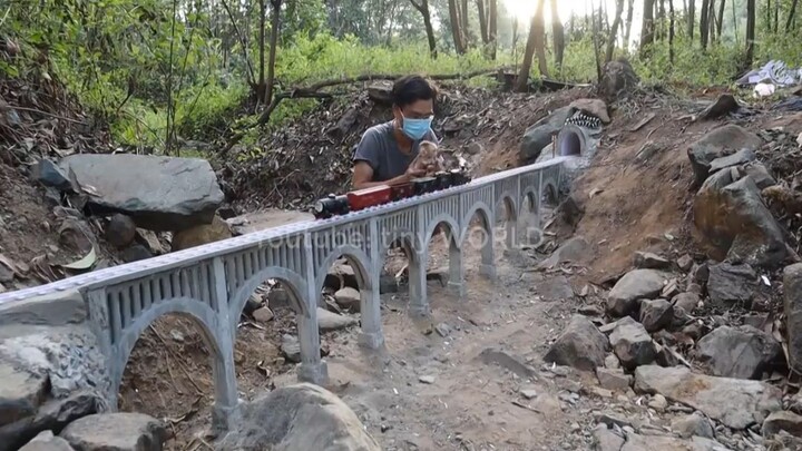 Konstruksi Jembatan Mini | Bangun jembatan lengkung melintasi ngarai dan naik kereta!