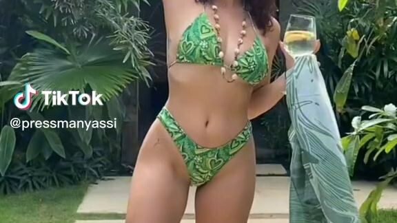 yassy hot bikini