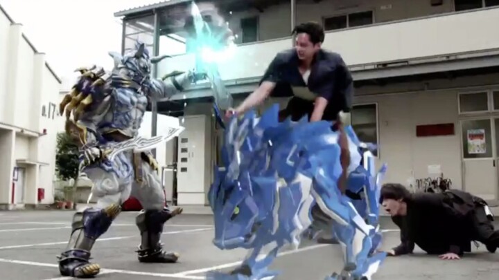 The swordsman of water comes riding on a blue lion, and Rentaro is the real "promised one"!