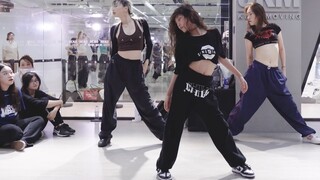 「คนบ้าจุดติดขัด」มีใครช่วยฉันดูได้ไหมว่าการสะบัดผมแบบนี้สมเหตุสมผลหรือเปล่า? - - #12ปี#ออกแบบท่าเต้น#