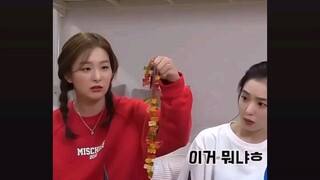 Irene & seulgi 😍😂