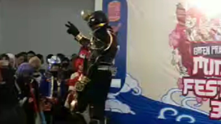 Coswalk at Midori Festival as Kuuga Ultimate form