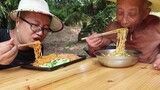 Countryside Mukbang | 84-year-old Grandpa tries spicy file noodles!