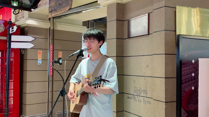A boy covers Justin Bieber's "Baby" in the air with guitar