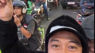 Abang nya seneng banget cok di kasih salak 😂