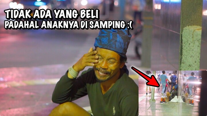 BORONG SEMUA !! TERNYATA ANAKNYA TIDUR DI TROTOAR JALAN :( #698