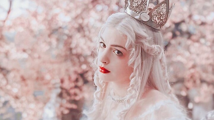 "Everyone only remembers that the White Queen is beautiful, but the Red Queen is ugly, fierce and a 
