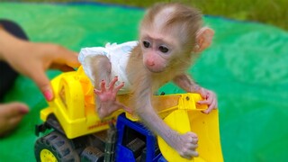 The Happy Time!! Tiny adorable Luca enjoys drinking milk & plays with Mom after waking up