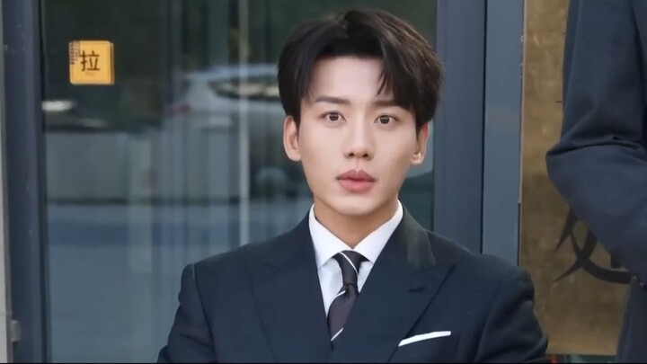 หมอมหัศจรรย์น้อยลงจากภูเขาไปหาสามี ถูกบังคับให้แต่งงานกับ CEO พิการอย่างไม่คาดคิด ในที่สุด