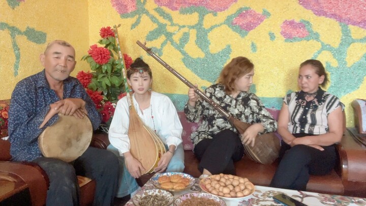 Alat musik Xinjiang Uyghur