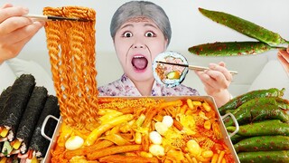 MUKBANG SPICY TTEOKBOKKI FIRE NOODLES Gimbap EATING Korean Food by HIU 하이유