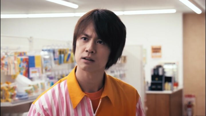 Someone is a convenience store clerk on the surface, but behind the scenes is Gurangie No. 0