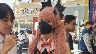 saat karakter loli di cosplay cewek tinggi