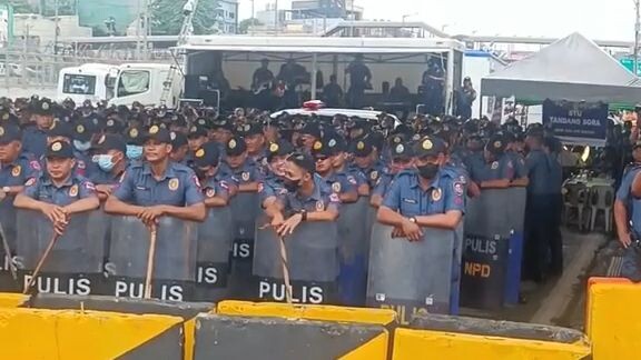 Tinalo ng PNP ang mga nag rarally🤣