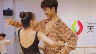#王崇墨李茉晗