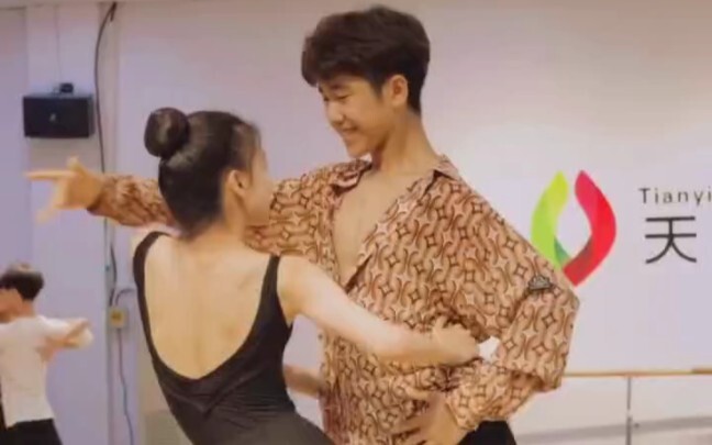 #王崇墨李茉晗