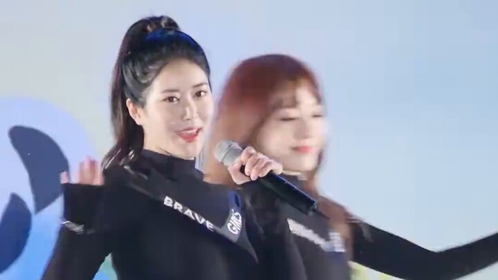 Brave Girls - Rollin FANCAM 170513