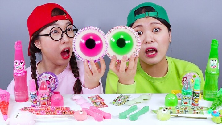 Pink VS Green Dessert Mukbang DONA