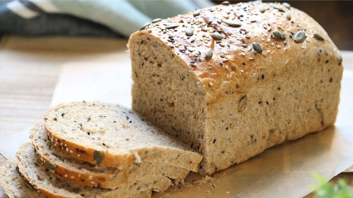 Bánh mì ngũ cốc với bột nguyên cám tốt cho sức khỏe | Healthy whole wheat multigrain bread