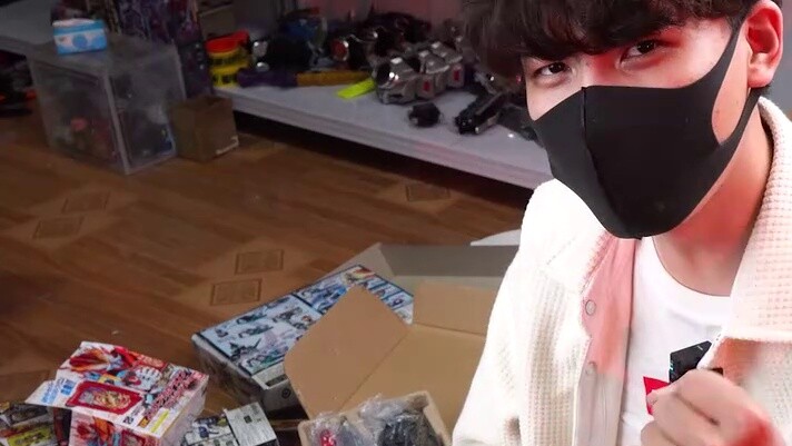 Unboxing two boxes of Kamen Rider belt props, how many CSM are there