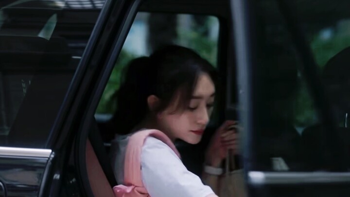 You are 47 years old, how old am I? ! A simple white T-shirt and ponytail are so beautiful