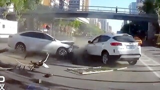 Idiots in Cars #18 (Car crash compilation 2023)