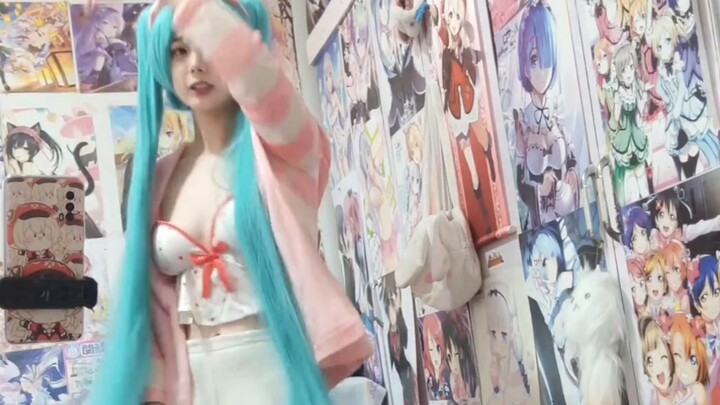 Tarian Hatsune Miku yang sebenarnya dengan piyama yang tidak meregangkan kaki Anda [Tu Gao Gao]