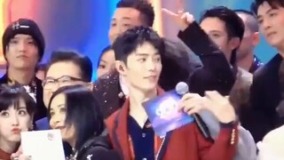 [Xiao Zhan] mengundang Zimei untuk mengambil foto dan bahkan berjabat tangan dengan Sister Mintao!