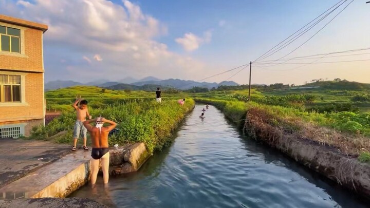 “Một buổi chiều bình thường đã báo trước cơn xuất thần nhiều năm sau đó.”