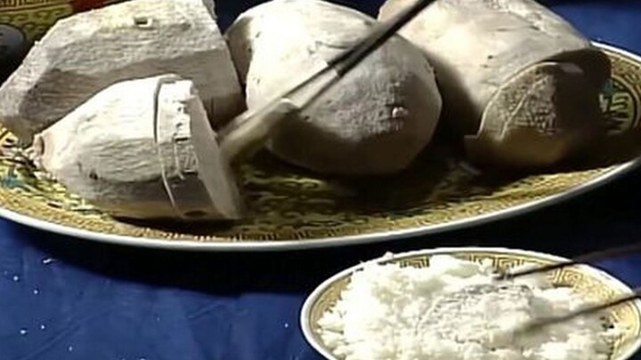 [Film]Banyak Makanan di Meja, Kaisar Qianlong Pilih Makan Talas