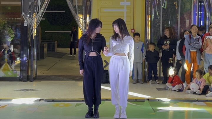 The most authentic dance cover on the Internet, the twins’ dream comes true~Break My Heart Myself do