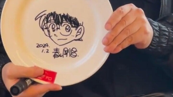 Gosho Aoyama menggambar tangan Conan secara langsung!