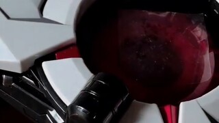 Pemberhentian pertama toko baru ini adalah untuk memberikan 50 DX Kamen Rider Ark Drivers secara gra
