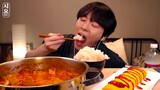 Mukbang SIO—Kimchi rebus babi, telur gulung, nasi, rumput laut