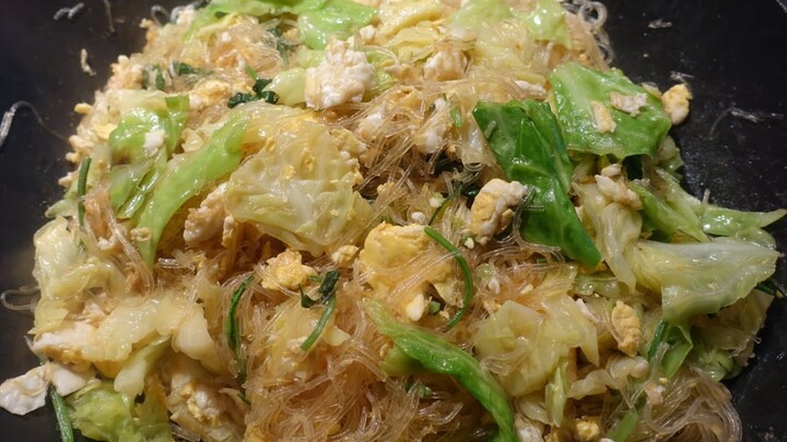Stir fry glass noodles with cabbage and eggs easy meal วุ้นเส้นผัดไข่เหนียวนุ่ม ไม่ติดกระทะ